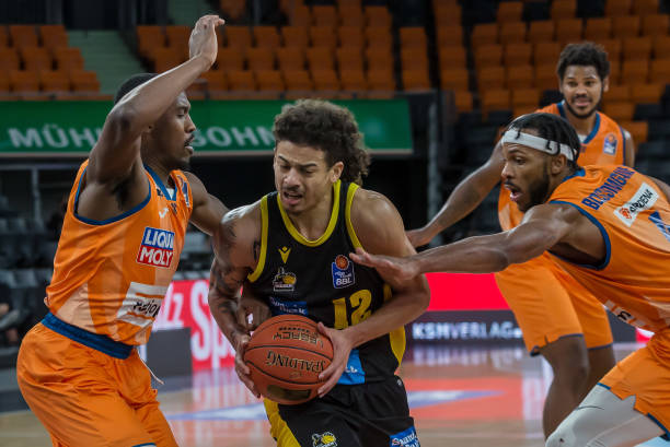 袁悦凭借优 袁悦凭借优