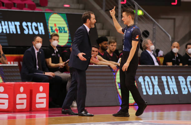 足球运动虽 足球运动虽